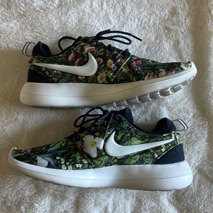 Floral print Nike’s!